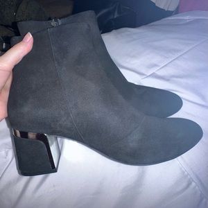 DKNY Women’s Suede Texture Black Heeled Boots Never Worn No Box Size 7